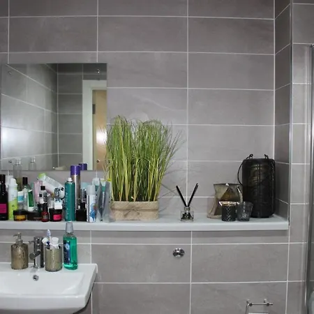 2 Bed Media City *