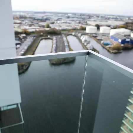 Modern 2br Flat In Media City, Sleeps 5 By Guestready Apartment Manchester