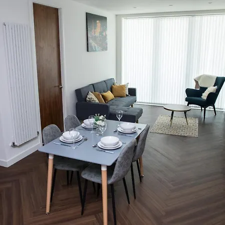 Modern 2br Flat In Media City, Sleeps 5 By Guestready *