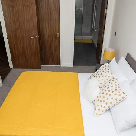 Modern 2br Flat In Media City, Sleeps 5 By Guestready *