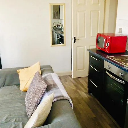 דירה Private Sleeps Upto 4 Guests מנצ'סטר