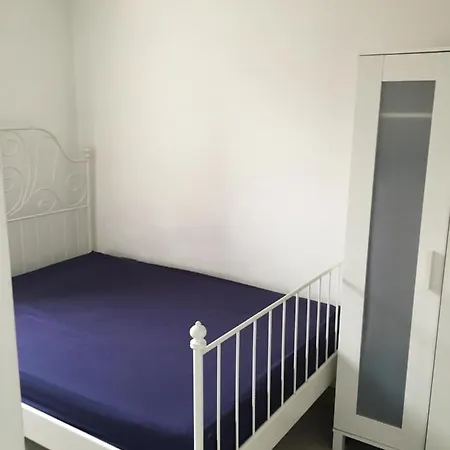 Private Sleeps Upto 4 Guests * מנצ'סטר