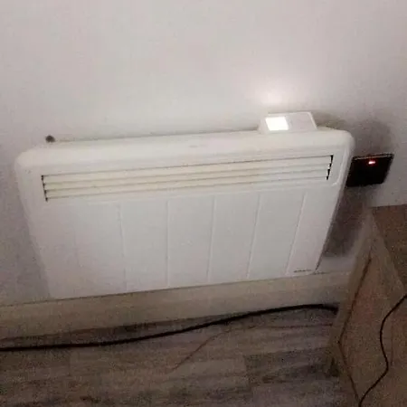 דירה Private Sleeps Upto 4 Guests