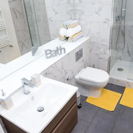 Modern 2br Flat In Media City, Sleeps 5 By Guestready Apartment