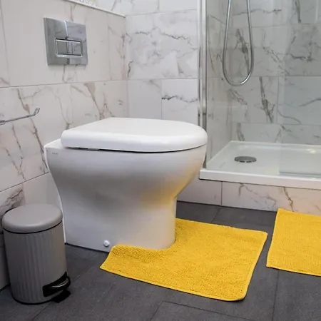 Modern 2br Flat In Media City, Sleeps 5 By Guestready Apartment Manchester