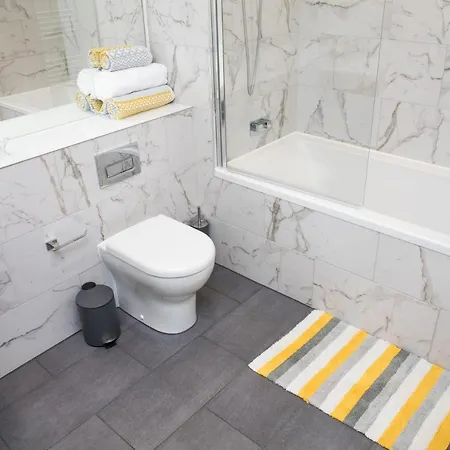 Apartment Modern 2br Flat In Media City, Sleeps 5 By Guestready