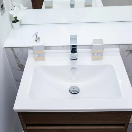 Modern 2br Flat In Media City, Sleeps 5 By Guestready *