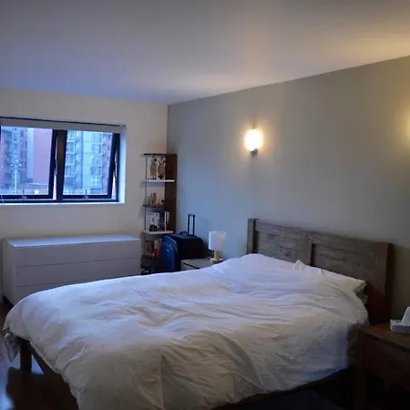 Апартаменты Modern 1 Bedroom Flat Near Centre Манчестер