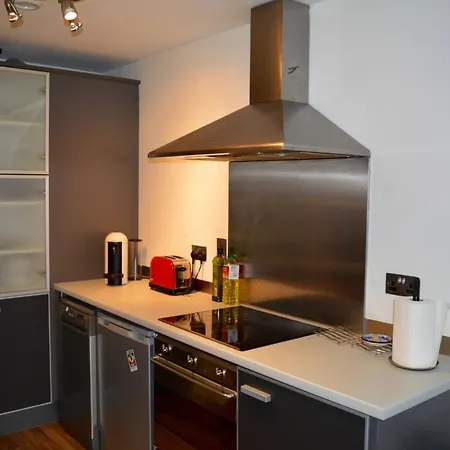 Modern 1 Bedroom Flat Near Centre Апартаменты