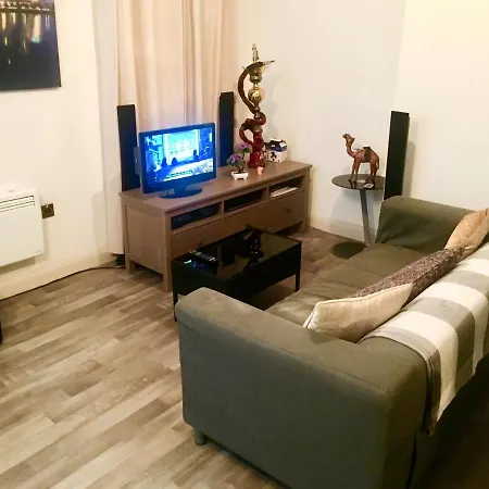 דירה Private Sleeps Upto 4 Guests מנצ'סטר