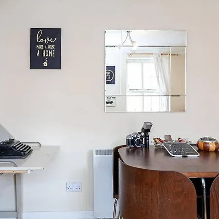 Дом отдыха Great 1 Bed Apt Close To Universities, Sleeps 2 Манчестер