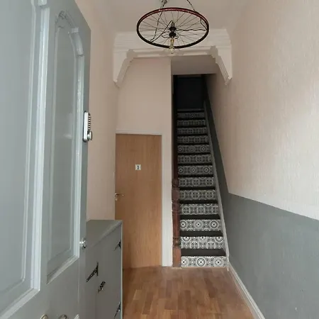 A Great Bright & Clean 2 Bd Apt. 10mins Into City! Apartment *