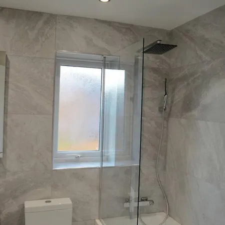 Newly Renovated Modern Family Holiday home Manchester