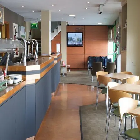 Hilton Garden Emirates Old Trafford 4*
