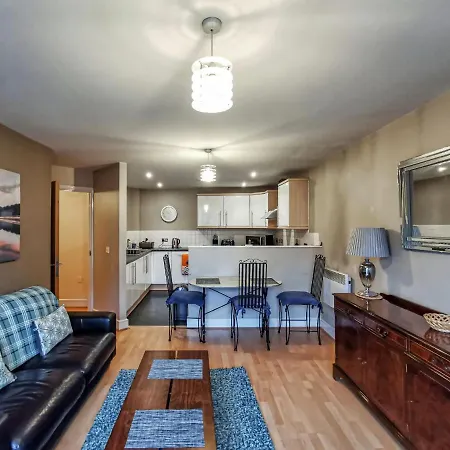 Smart North Apt For 4 With Free Parking *