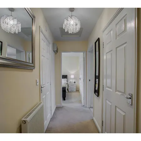 2nd Floor Apt For 5, Stones Throw From City Centre * Manchester