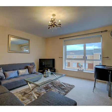 Apartment 2nd Floor Apt For 5, Stones Throw From City Centre