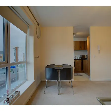 2nd Floor Apt For 5, Stones Throw From City Centre * Manchester