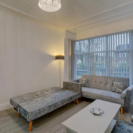 Stunning 2br Apt South For 6! Manchester
