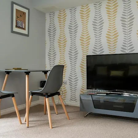 Stylish Flat In West Didsbury By Guestready Manchester