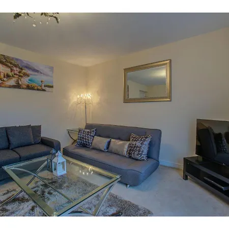 Apartment 2nd Floor Apt For 5, Stones Throw From City Centre Manchester
