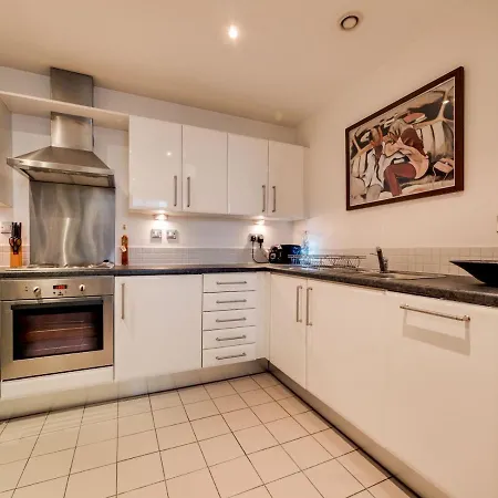 Stylish & Comfortable 1bed Apt Close To The Arena! *