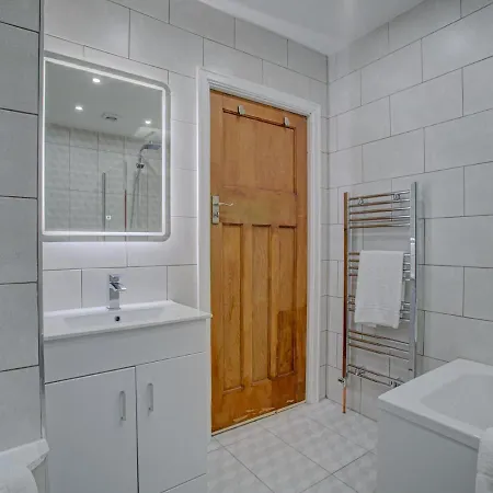 Stunning 2br Apt South For 6! Lägenhet