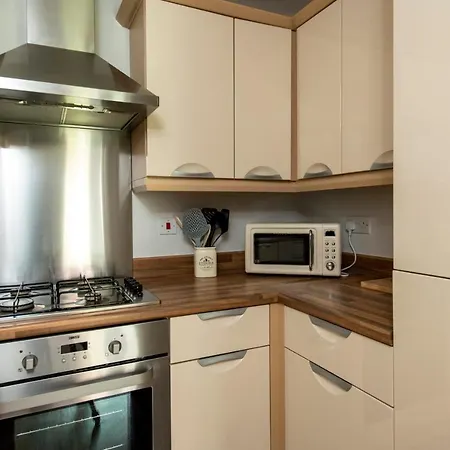 Stylish Flat In West Didsbury By Guestready * Manchester
