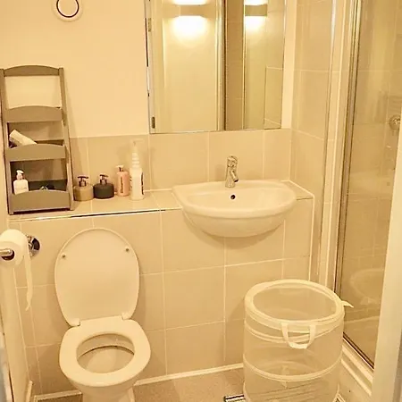 Impeccable 1-bed In Apartment Manchester