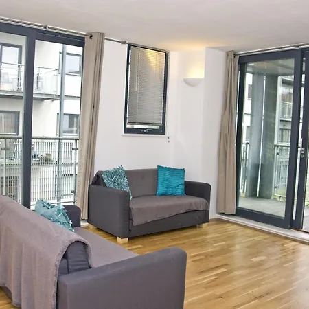 Manchester Apartment דירה *