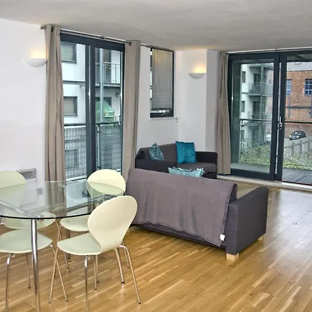 Manchester Apartment דירה *