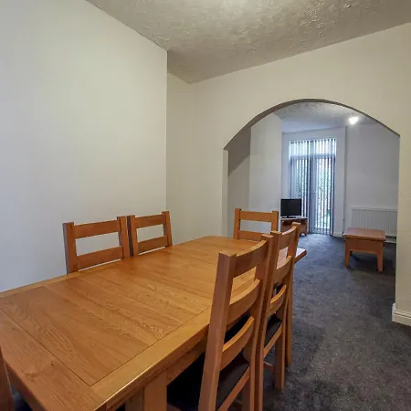 Tropicana House: Entire For 6, Near Oxford Rd