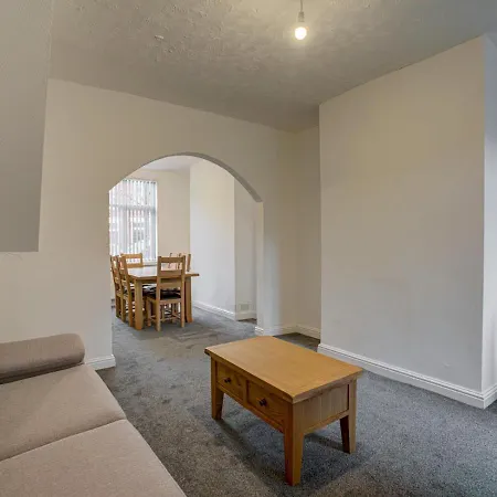 Tropicana House: Entire For 6, Near Oxford Rd