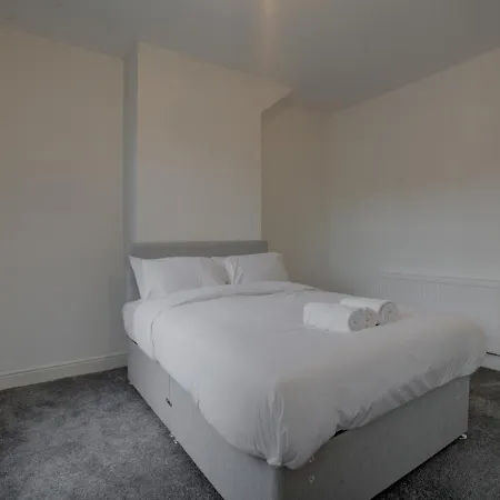 בית נופש Tropicana House: Entire For 6, Near Oxford Rd *