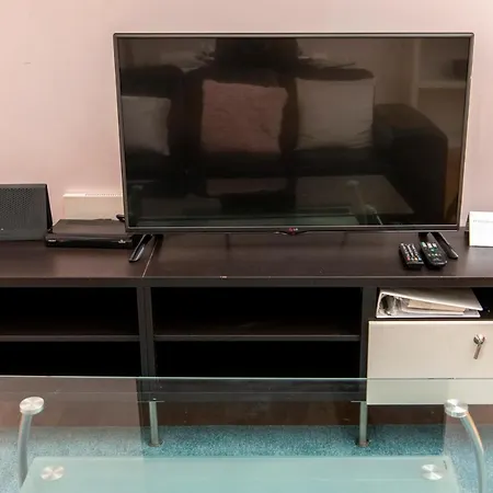 Apartment Spacious 2bdr Apt In Central By Guestready