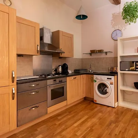 Spacious 2bdr Apt In Central By Guestready *