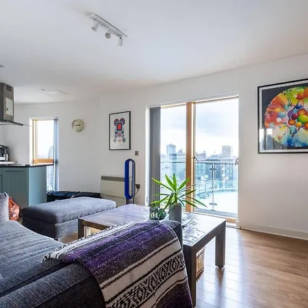 Immaculate Fantastic Central For 4 With Large Open Space Overlooking Апартаменты Манчестер