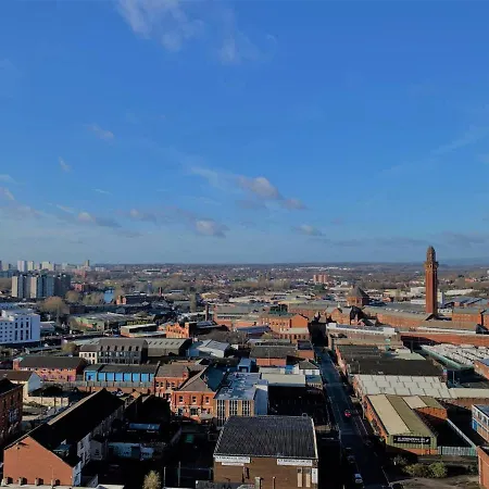 Апартаменты Immaculate Fantastic Central For 4 With Large Open Space Overlooking *