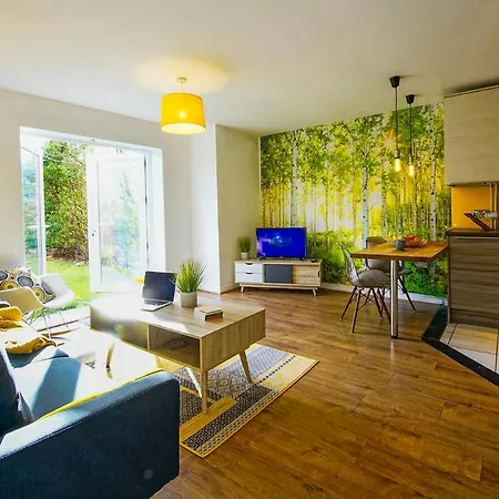 Amazing 5* 2-bed In Lägenhet *