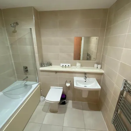 Апартаменты Manchester- City View, One Bedroom Apt, Media City *