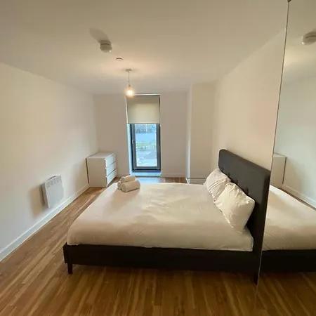 Spacious 3 Bedroom In Media City Apartment