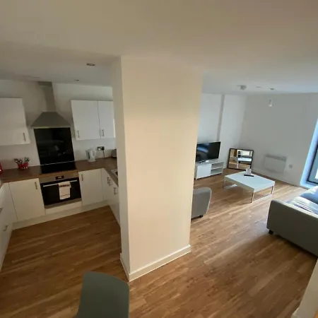 Spacious 3 Bedroom In Media City