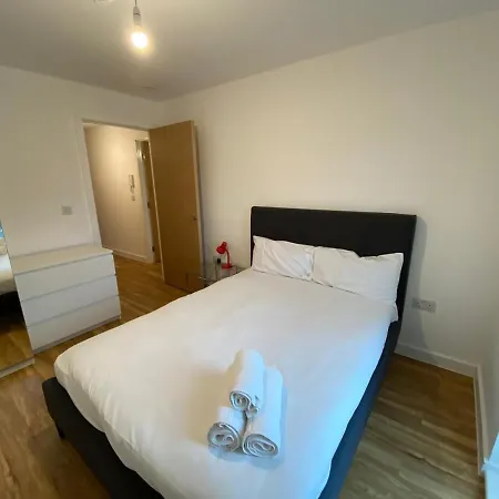 Manchester- City View, One Bedroom Apt, Media City Апартаменты Манчестер