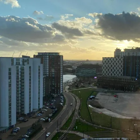 Apartment Spacious 3 Bedroom In Media City