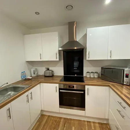 Manchester- City View, One Bedroom Apt, Media City Апартаменты *