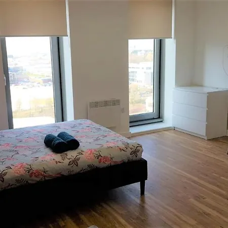 Great New Studio Flat - Media City Апартаменты *