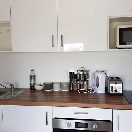 Great New Studio Flat - Media City Апартаменты