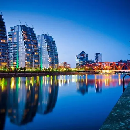 Manchester- City View, One Bedroom Apt, Media City Манчестер