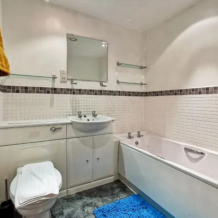 Smart North Apt For 4 With Free Parking Διαμέρισμα *