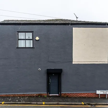**ten Minutes From City Centre** Apartment *
